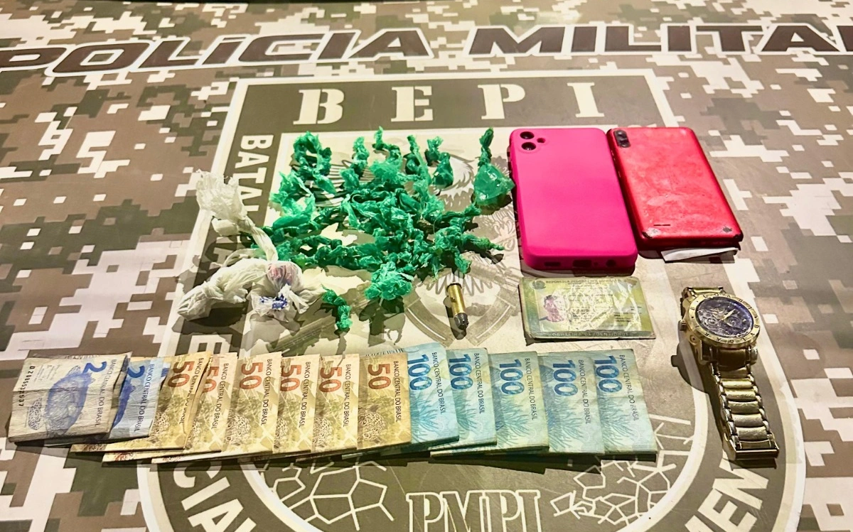 Drogas encontradas com o criminoso