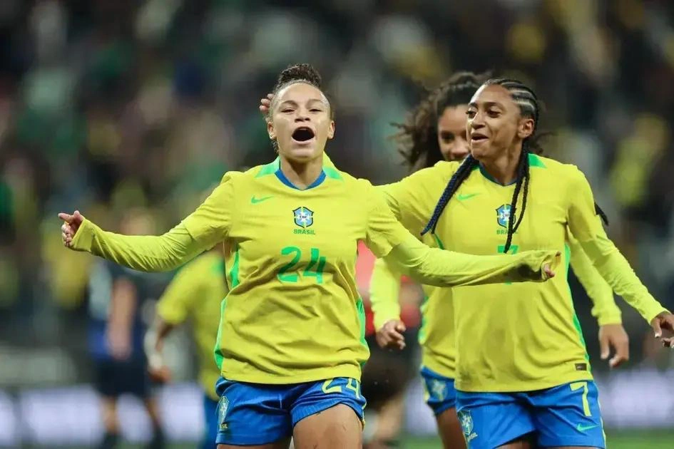 Dudinha comemora gol pela Seleção Brasileira