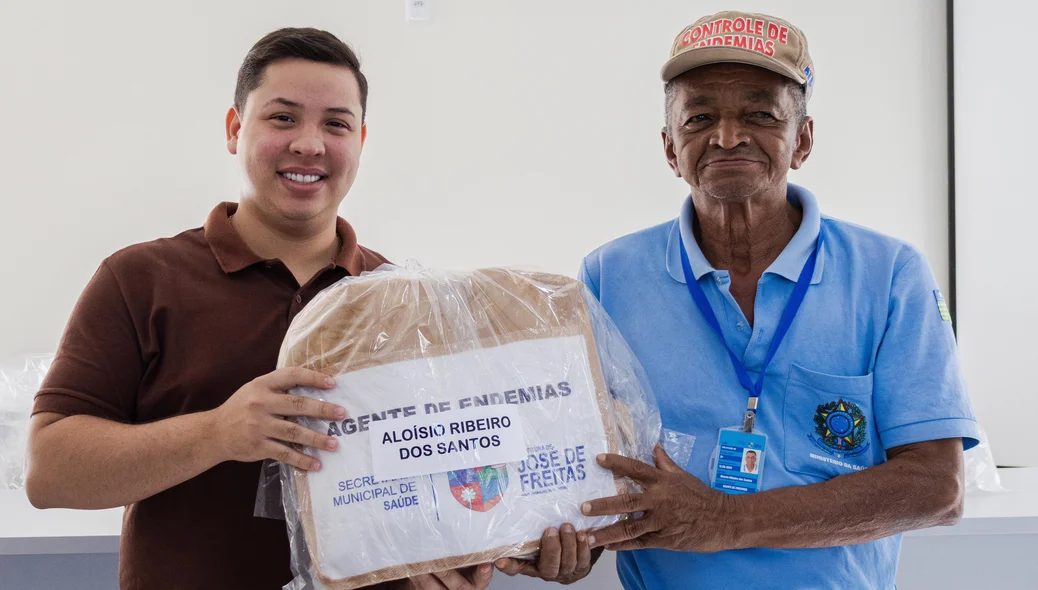 Entrega de kits para agentes de endemias