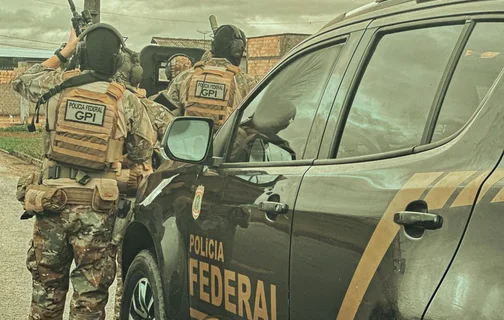 Equipes do GPI da Polícia Federal