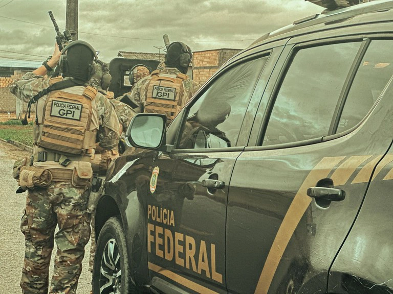 Equipes do GPI da Polícia Federal