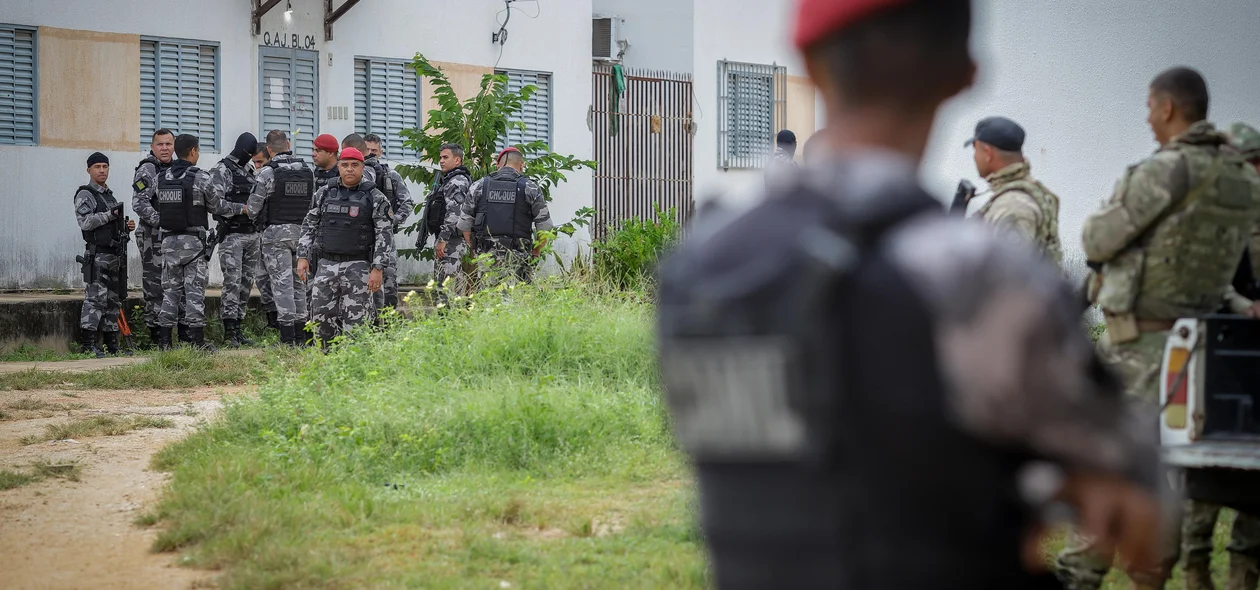 Equipes realizaram diligências no Torquato Neto