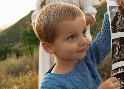 Filho de 3 anos de influencer morre após se afogar na piscina de casa