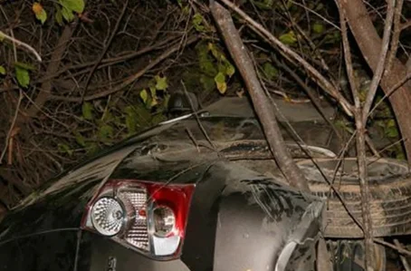 Filipe conduzia um carro de passeio, modelo Toyota Etios