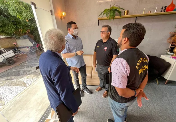 Fiscalização em clínicas de Teresina