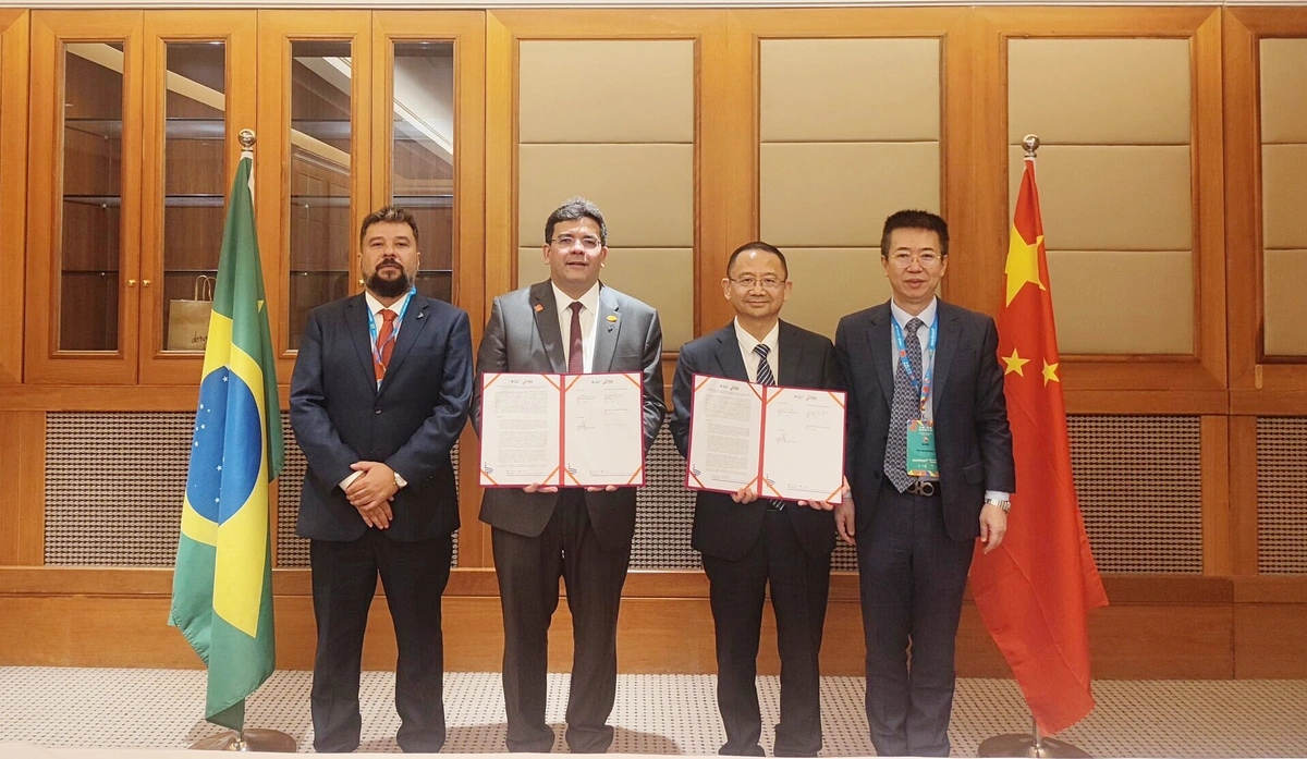 Governador Rafael Fonteles firma contrato na China