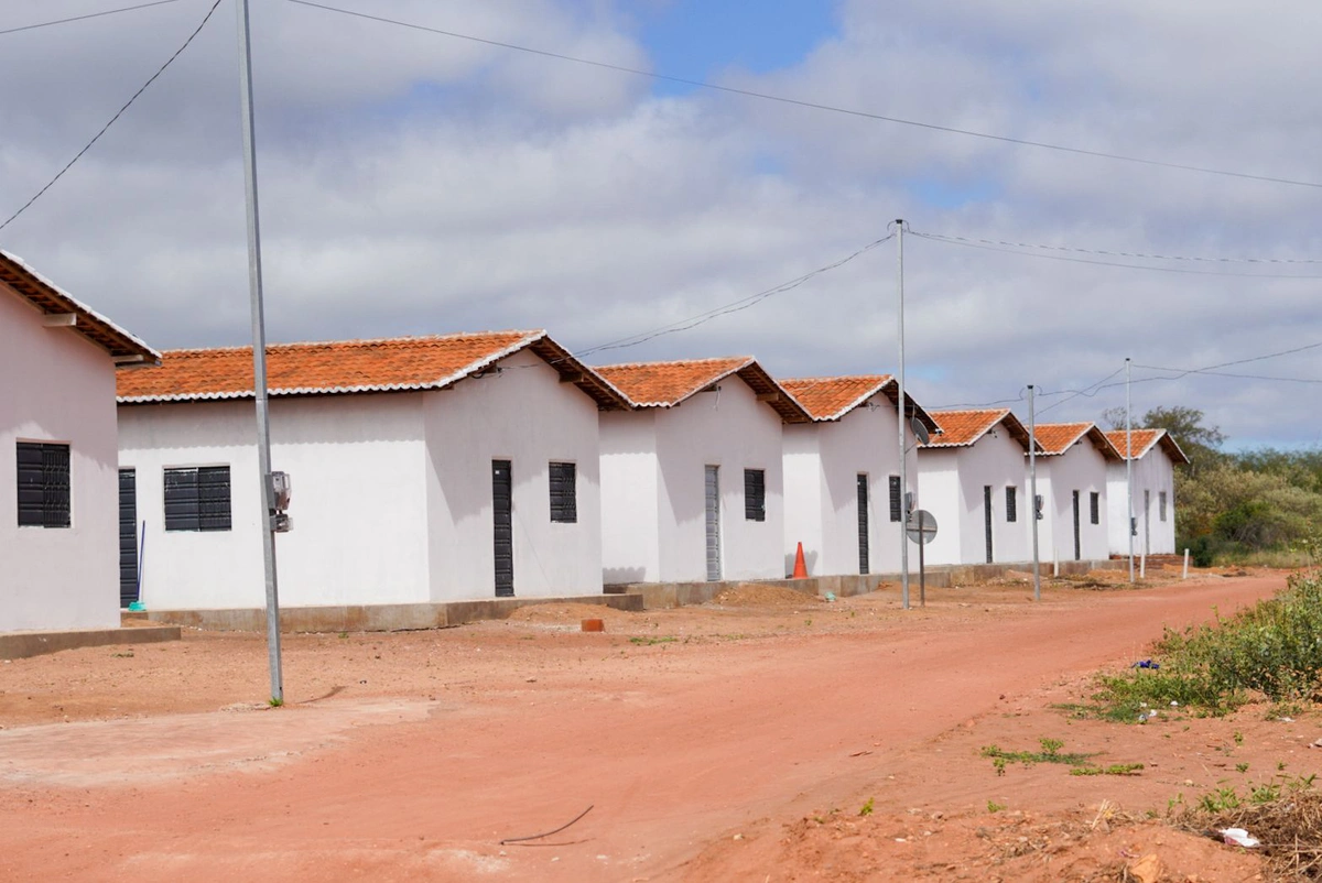 Governo do Piauí entrega 92 casas na Serra do Inácio