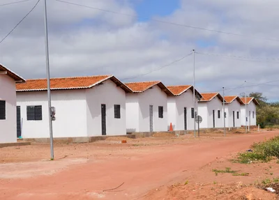 Governo do Piauí entrega 92 casas na Serra do Inácio