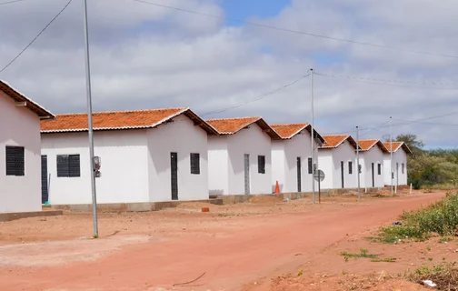 Governo do Piauí entrega 92 casas na Serra do Inácio