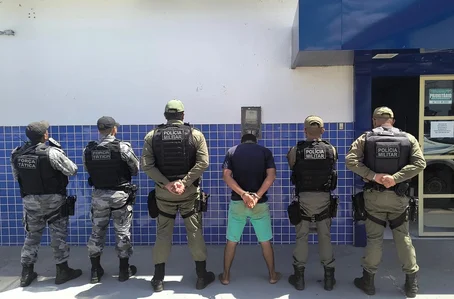Homem identificado pelas iniciais E. S. R