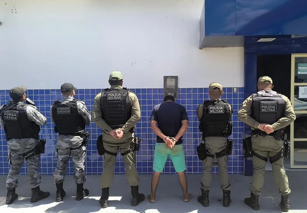 Homem identificado pelas iniciais E. S. R