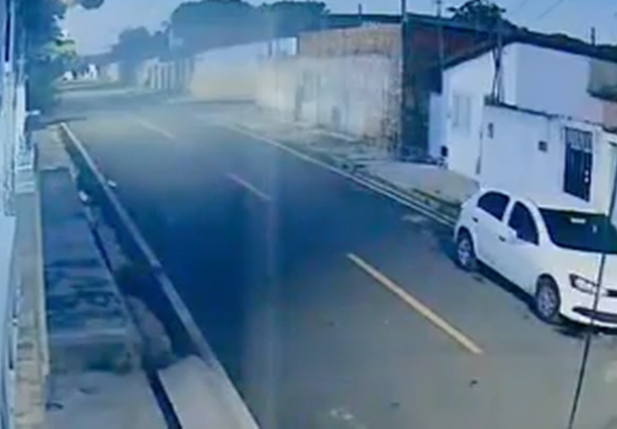 Homem incendeia carro na zona sul de Teresina