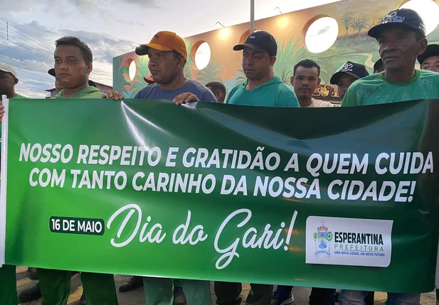 Homenagem aos garis da cidade de Esperantina