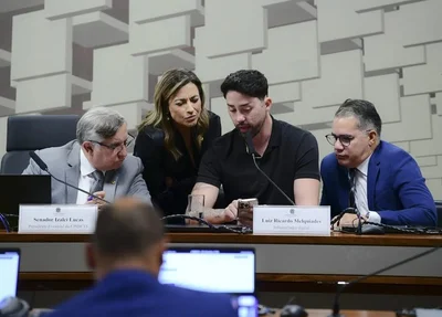 Influenciador Rico Melquíades joga "jogo do tigrinho" em CPI das Bets
