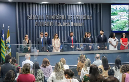 Isabel Fonteles durante sessão solene para receber título de cidadã teresinense