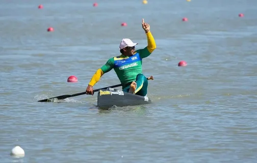 Isaquias Queiroz é ouro na Copa do Mundo de Canoagem na Hungria