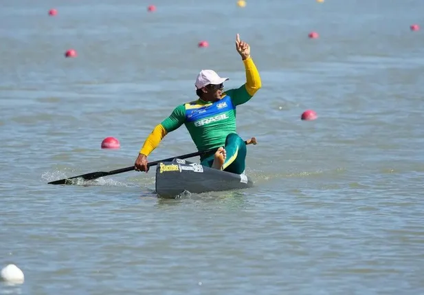 Isaquias Queiroz é ouro na Copa do Mundo de Canoagem na Hungria
