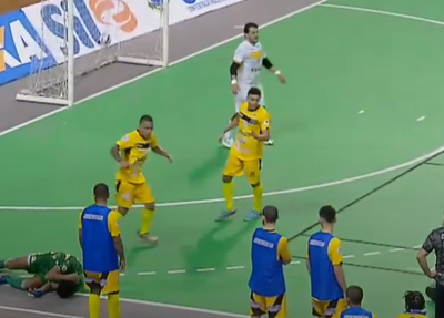 Jé do Atlético Piauiense é levado para o hospital após pancada na cabeça