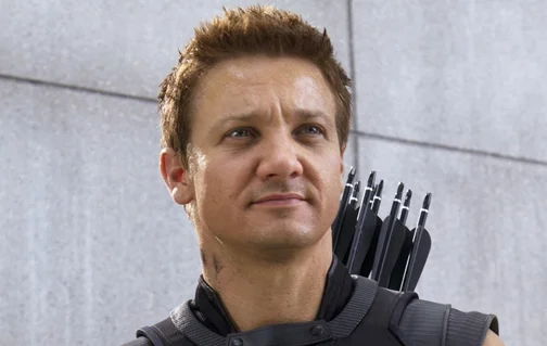 Jeremy Renner como Gavião Arqueiro
