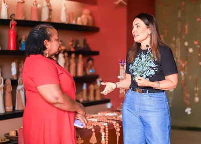 Margarete Coelho, pré-candidata ao Governo do Estado do Piauí, durante visita ao Polo Cerâmico, em Teresina