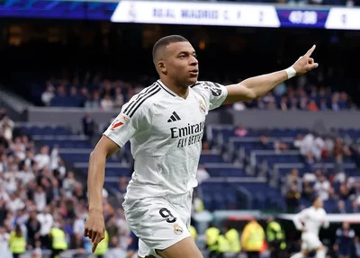 Mbappé comemora diante do Celta de Vigo