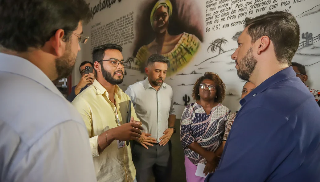 Ministro da Cultura Márcio Tavares participa de visita no Memorial Esperança Garcia