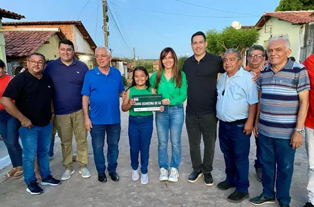 Momento da entrega de obras