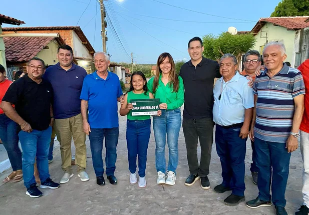Momento da entrega de obras