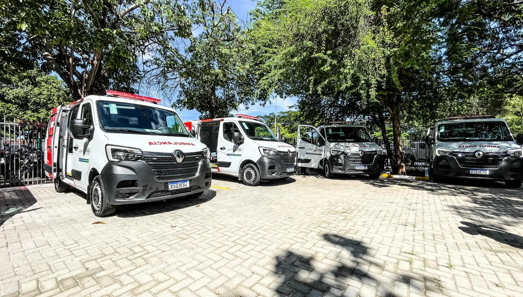 Nove ambulâncias foram entregues