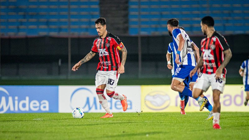 O Leão derrotou o time uruguaio por 1 a 0, em Montevidéu