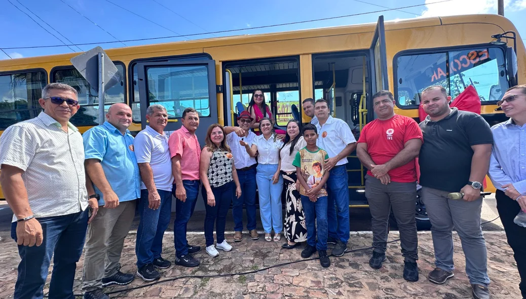 O ônibus escolar entregue