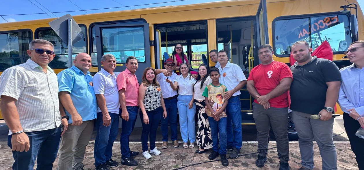 O ônibus escolar entregue