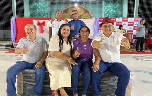 O prefeito Abdoral Melo esteve presente