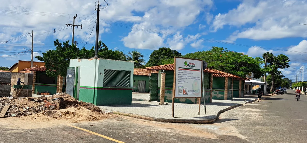Obras na Praça dos Cocais em São João do Arraial