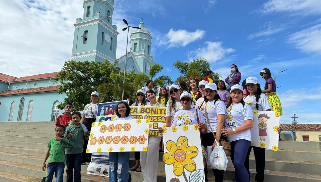 Parada em frente a igreja de União