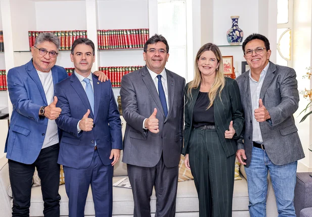 Participaram da reunião o deputado Severo Eulálio (MDB), João Mádison (MDB) e o presidente da Agespisa, Zé Santana