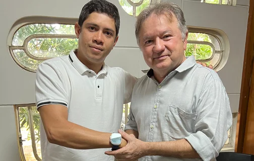 Pedro Victor Higino, presidente da Associação de Entregadores de Teresina, e o deputado federal, Merlong Solano (PT-PI)