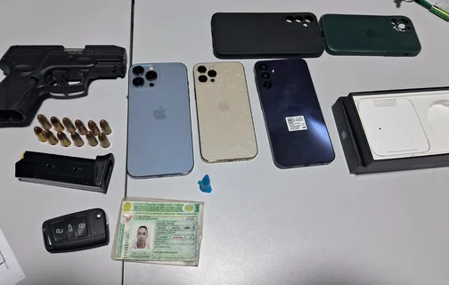 Pistola e celulares apreendidos durante abordagem na Ponte Metálica