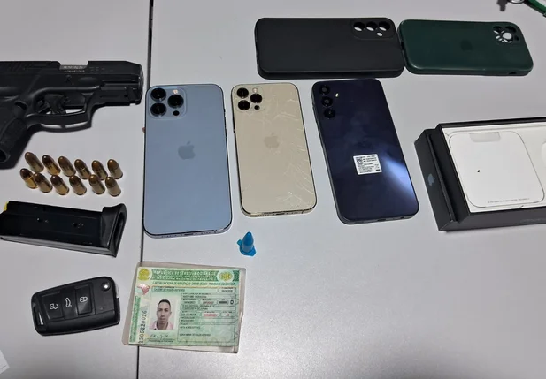 Pistola e celulares apreendidos durante abordagem na Ponte Metálica
