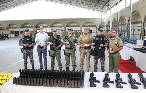 PM entrega novos equipamentos e fuzis para unidades de Teresina e região metropolitana