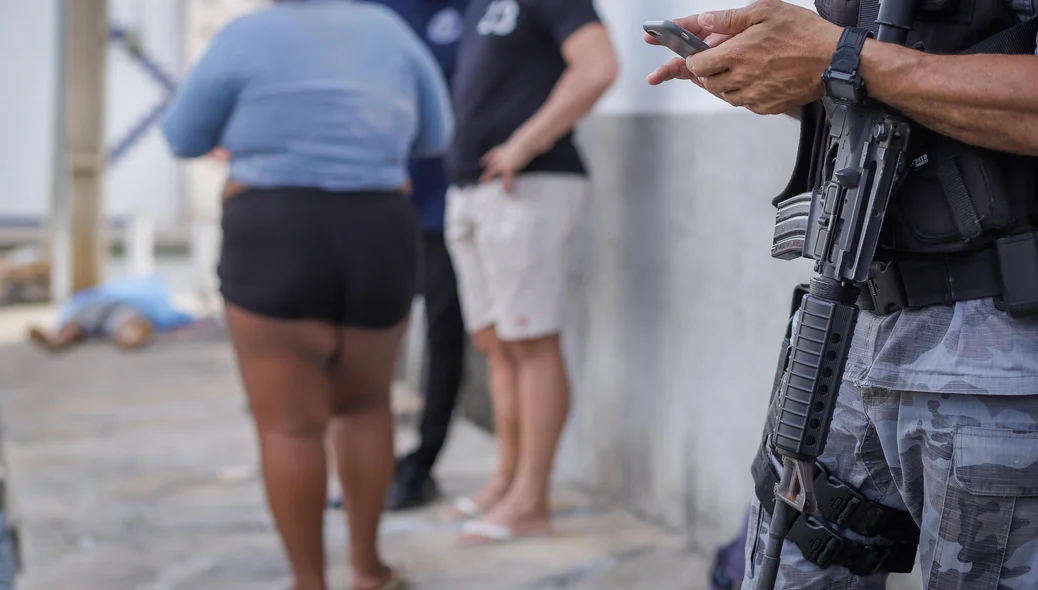 Policiais do 6º BPM atenderam a ocorrência no local do crime