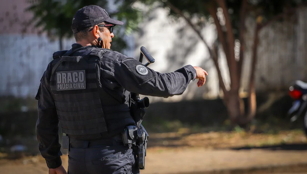 Policiais do DRACO em ação no Torquato Neto