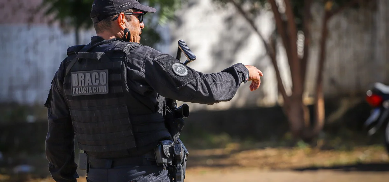 Policiais do DRACO em ação no Torquato Neto