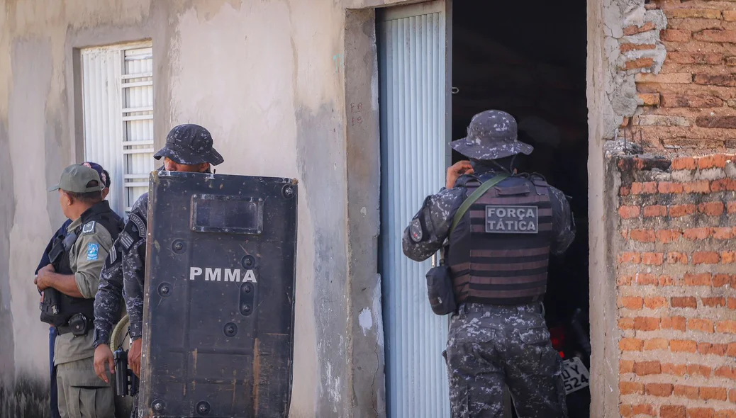 Policiais na negociação