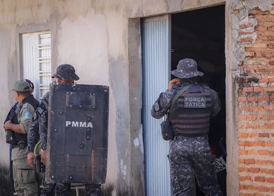 Policiais na negociação