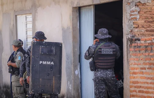 Policiais na negociação