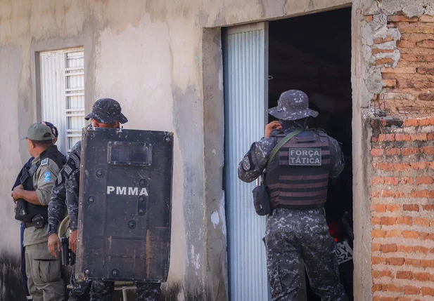 Policiais na negociação