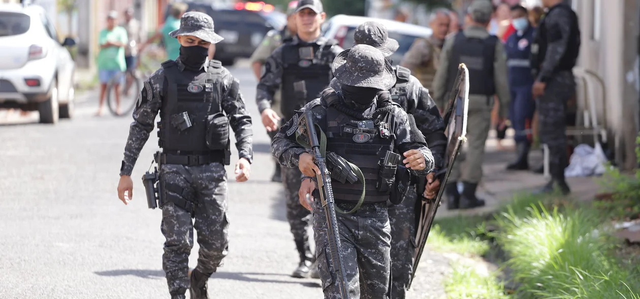 Policial militar surtou dentro de casa