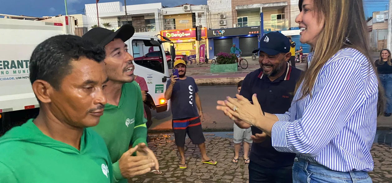 Prefeita Ivanária Sampaio com os profissionais