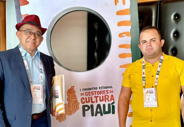 Prefeito Abdoral Melo e secretário de cultura Douglas Farias
